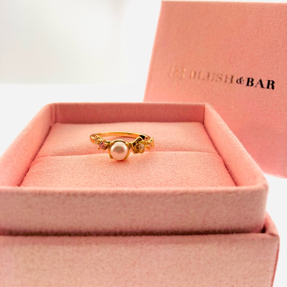 Women’s Blush & Bar Gold Minimalist Pearl Ring